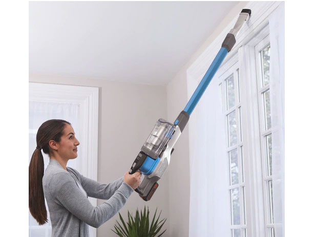 Trọng lượng máy nhẹ dễ thao tác hút bụi trên cao
