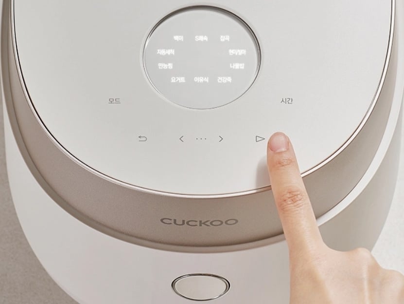 Nồi cơm điện Cuckoo CR0685GW có bảng điều khiển cảm ứng