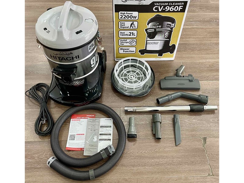 Máy hút bụi Hitachi CV-960F có nhiều phụ kiện đi kèm