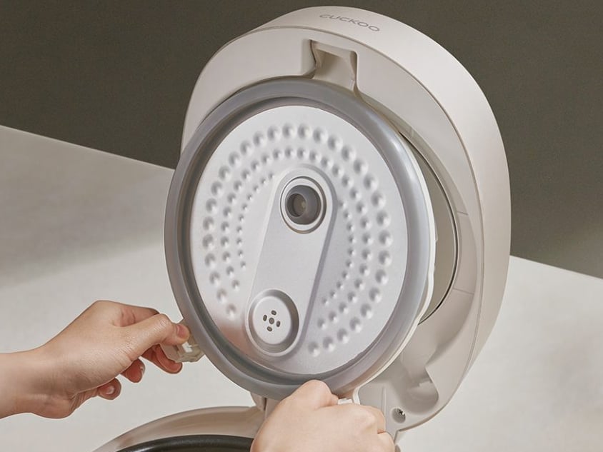 Nồi cơm điện Cuckoo CR0685GW có thể tháo rời nắp