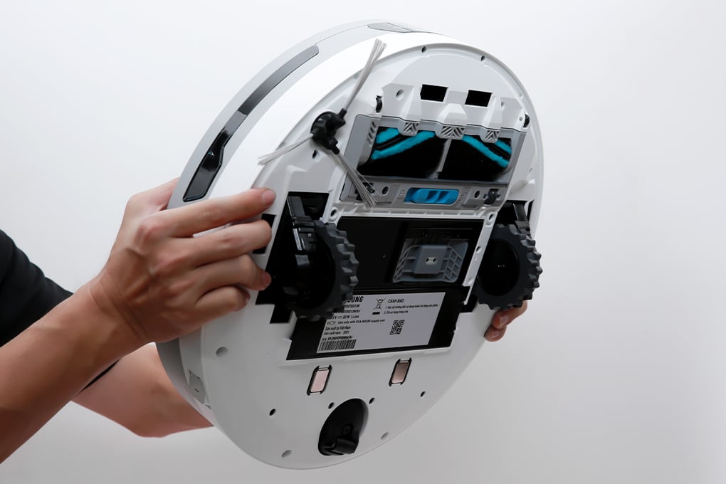 Robot có bánh xe di chuyển