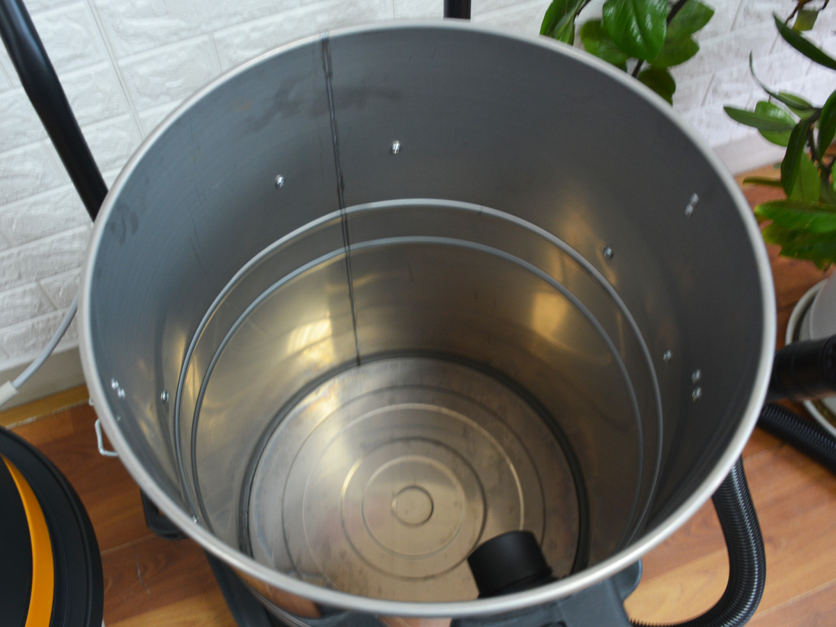 Camry BF-580 có thùng chứa bụi dung tích 70 lít