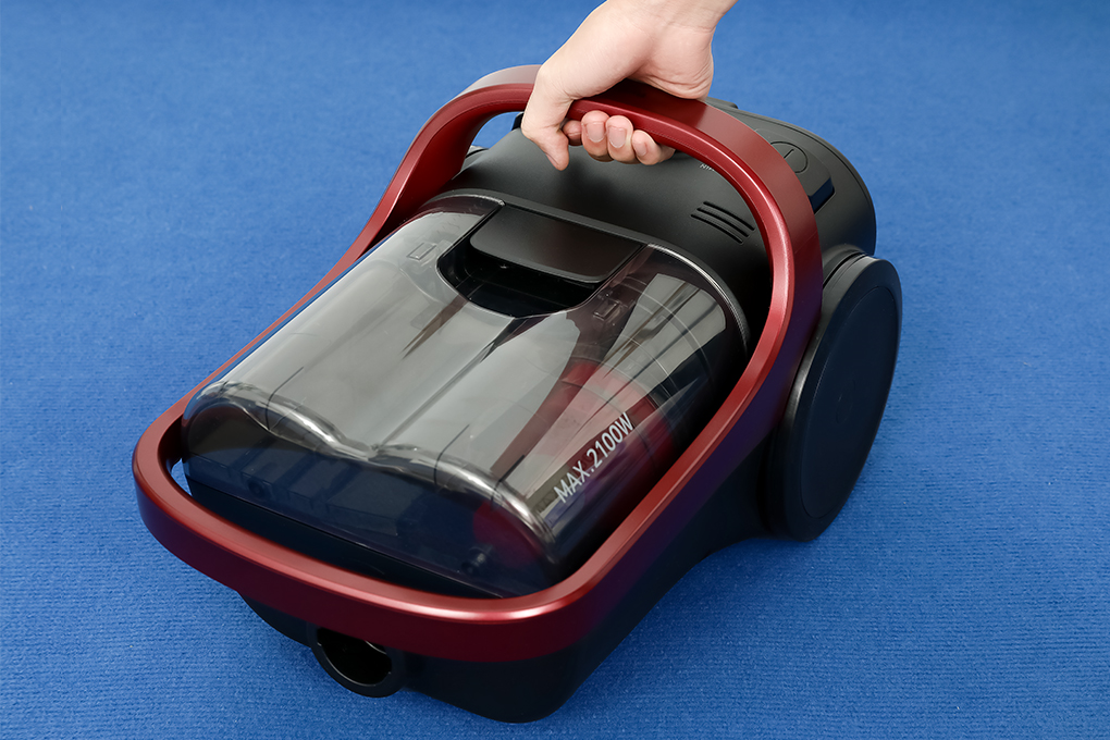 máy hút bụi không túi Panasonic MC-CL607RN49 có quai xách di chuyển