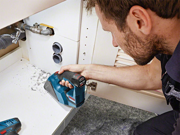 Máy hút bụi dùng pin GAS 12 V-LI giúp làm sạch hiệu quả ở những ngóc ngách chật hẹp