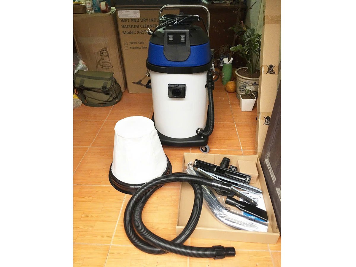 Máy hút bụi công nghiệp thùng nhựa Camry BF583A