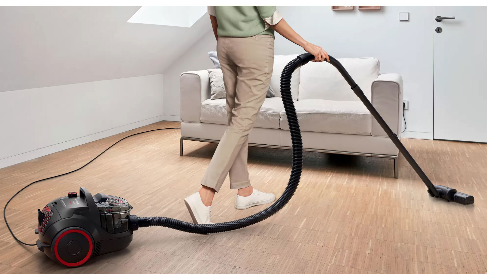 Bosch BGS21WPOW có công suất 2000W