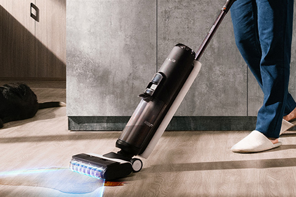 Máy hút bụi và lau nhà đồng thời