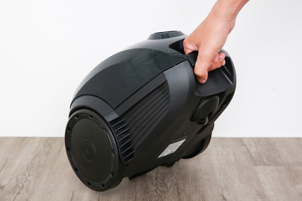Máy hút bụi Bosch BGN21800 có bánh xe di chuyển dễ dàng