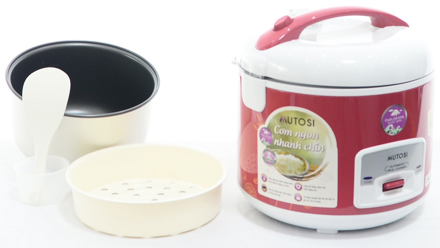 Nồi đi kèm xửng hấp nhựa và cốc đong gạo, muôi xới cơm