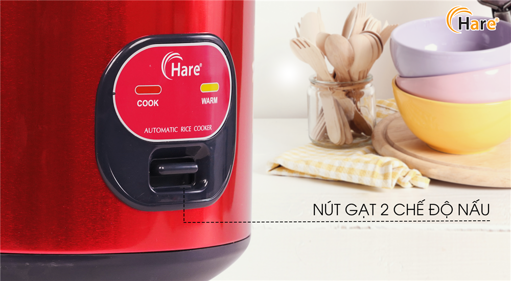 Nồi cơm điện có nút gạt dễ dùng