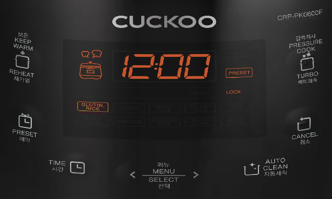 Bảng điều khiển của nồi cơm điện tử Cuckoo CRP-PK0600F là bảng điều khiển điện tử hiện đại