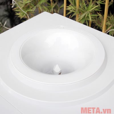 Cọc cắm bình nước nằm phía trên cùng của cây nước nóng lạnh FujiE WDX5PC