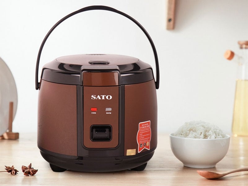 Nồi cơm điện Sato 18F052 thiết kế bảng điều khiển dạng cơ