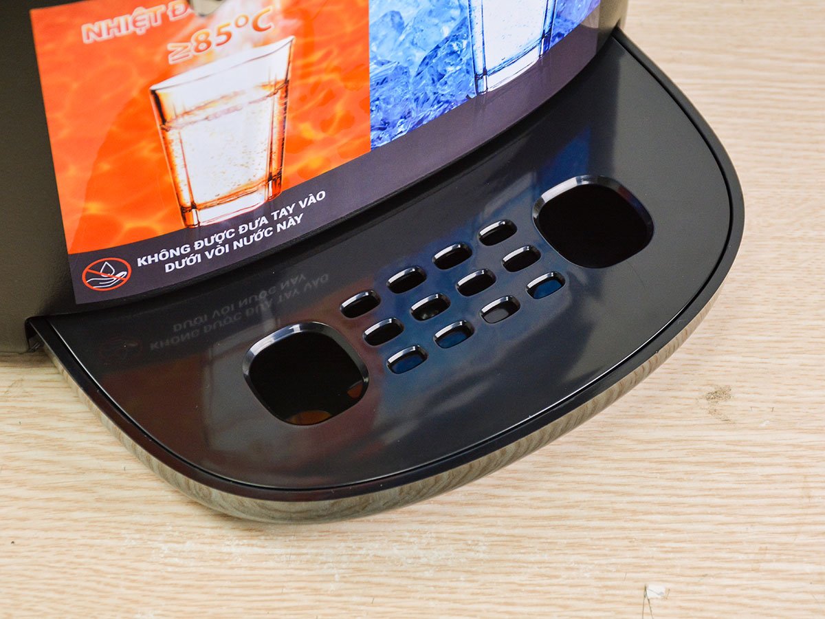 Cây nước nóng lạnh có khay hứng nước thải