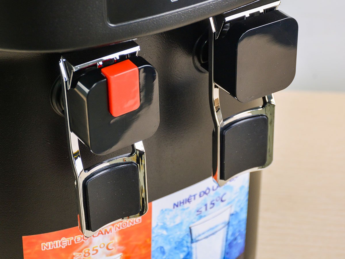 Nagakawa NAG1107 có 2 vòi lấy nước