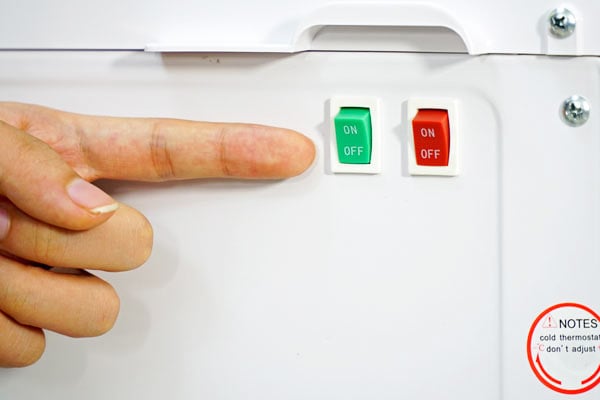 Công tắc bật/tắt nước nóng và nước lạnh