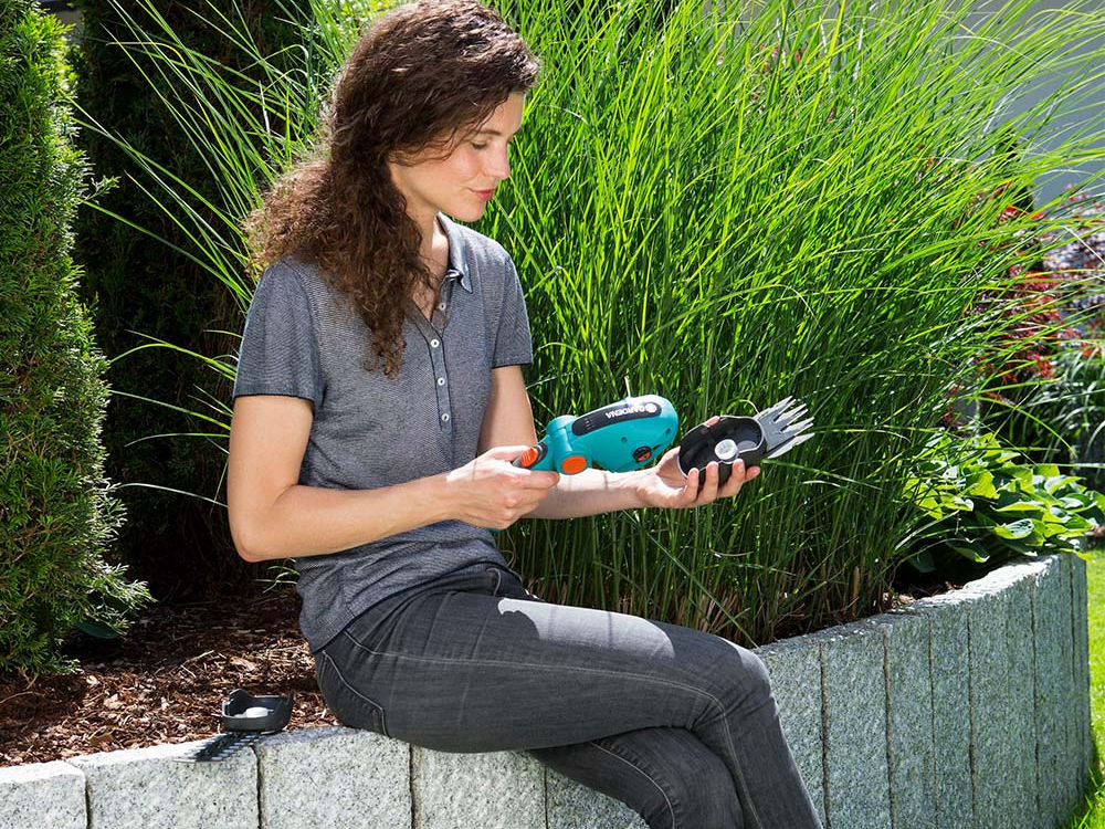 Thao tác tháo lắp lưỡi cắt đơn giản