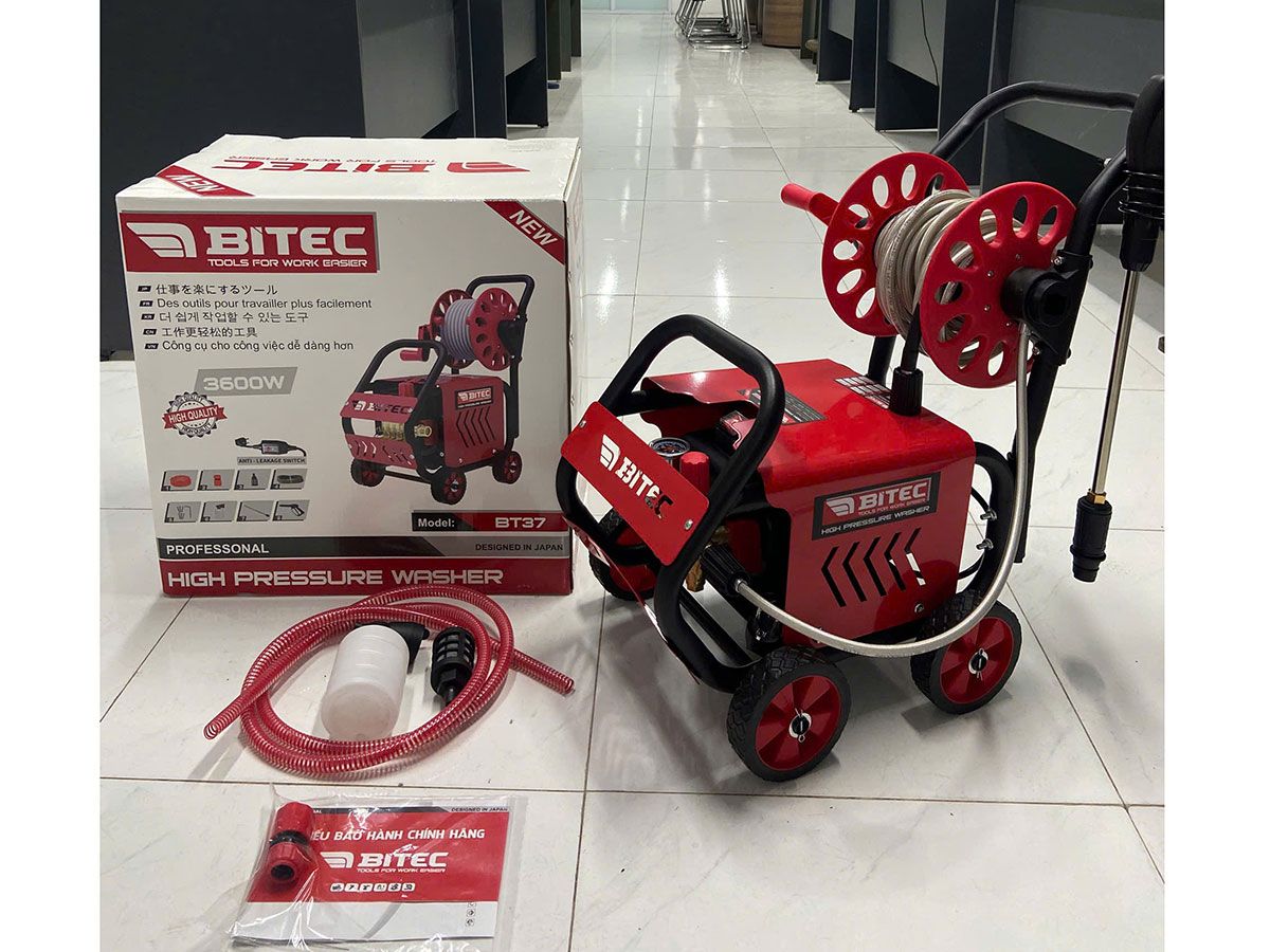 BT37 có 4 bánh xe di chuyển