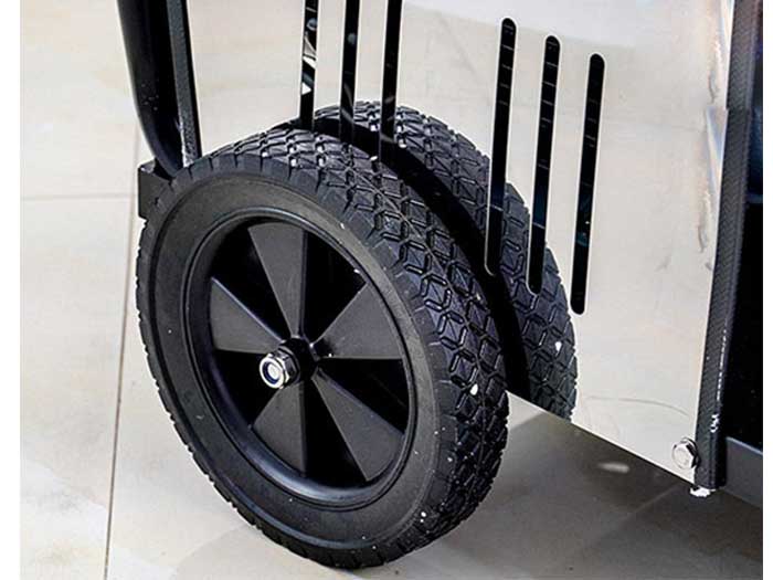 Máy xịt rửa cao áp có 2 bánh xe cỡ lớn