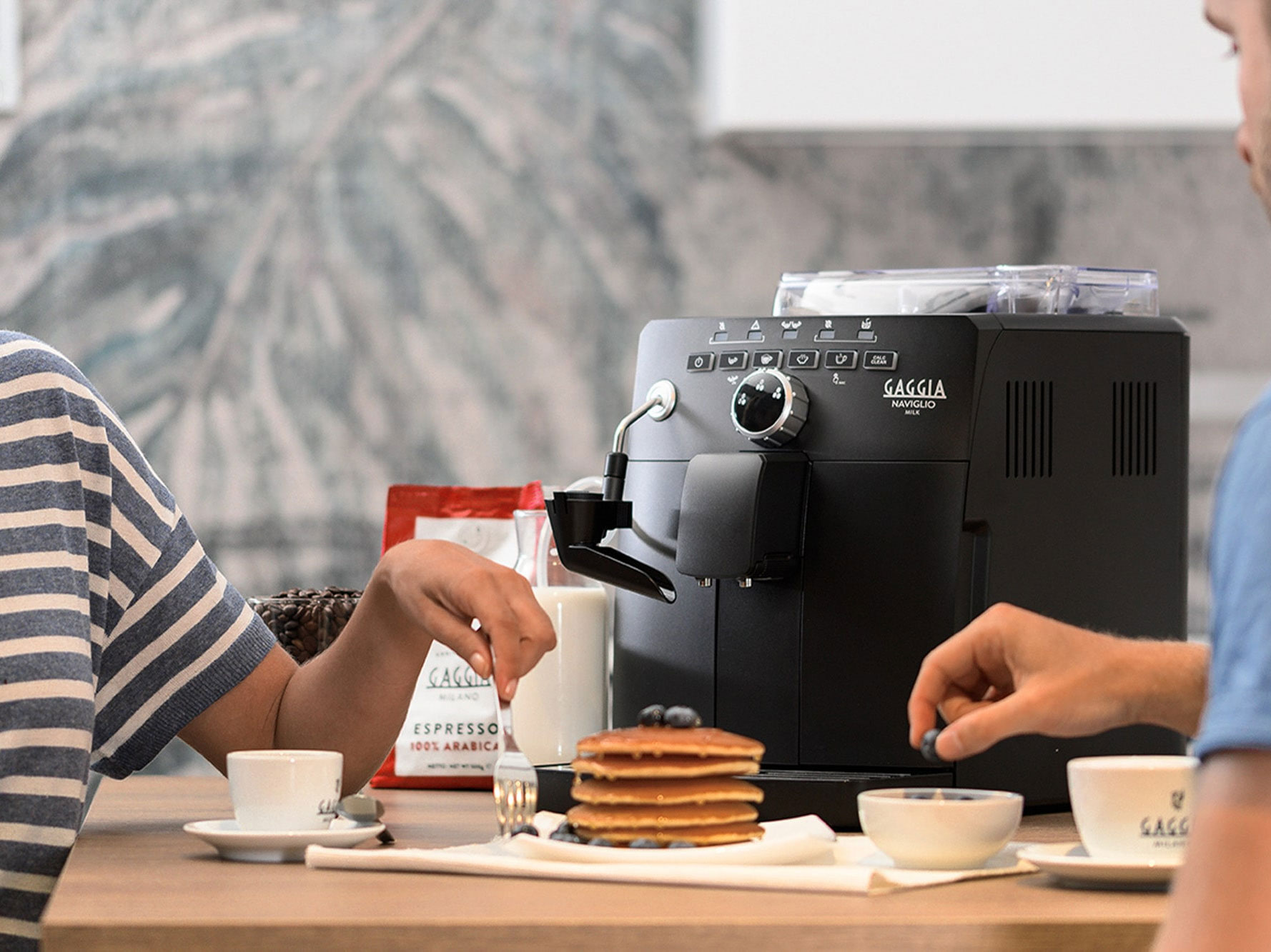 Máy pha cà phê đánh sữa tự động