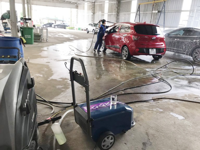 Máy rửa xe có áp lực nước phun khỏe