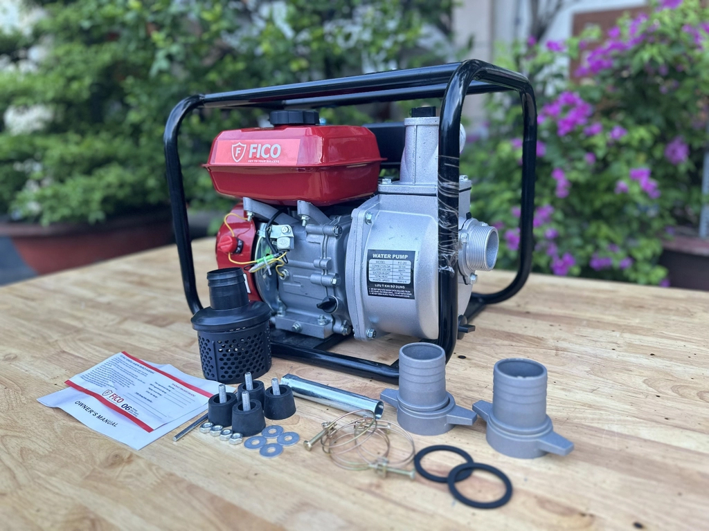 Máy bơm nước chạy xăng Fico hút sâu tối đa 7m