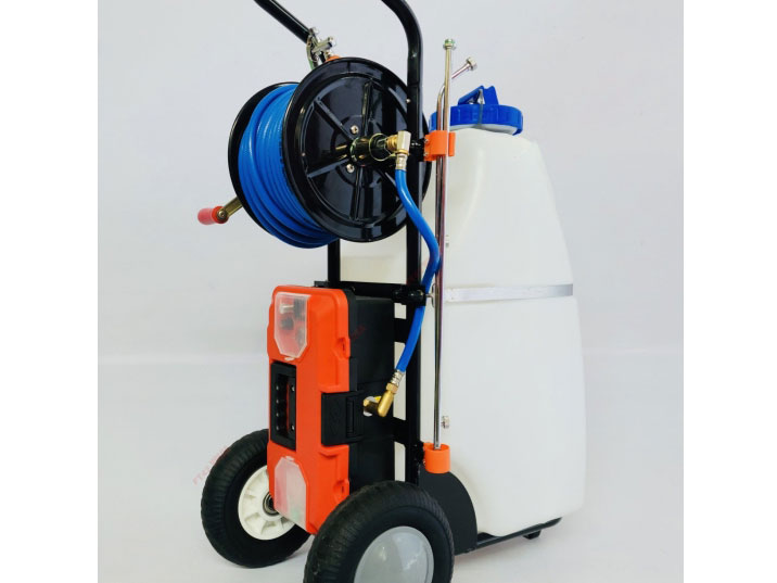 Máy phun thuốc trừ sâu Volga có bình chứa 42 lít