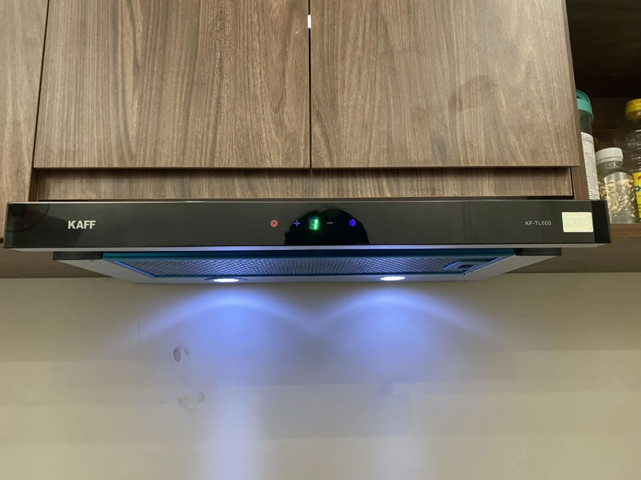 Máy hút mùi âm tủ có khử mùi bằng than hoạt tính