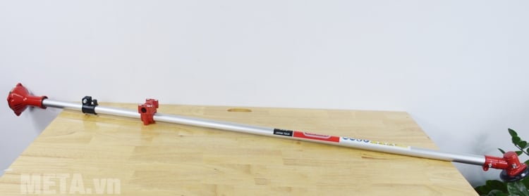 Máy cắt cỏ chạy xăng Oshima 330 có thiết kế cán rất dài