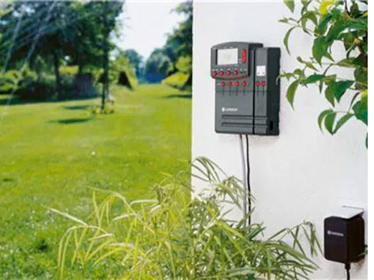 Gardena 01277-20 cài đặt thời gian tưới tới 5 giờ