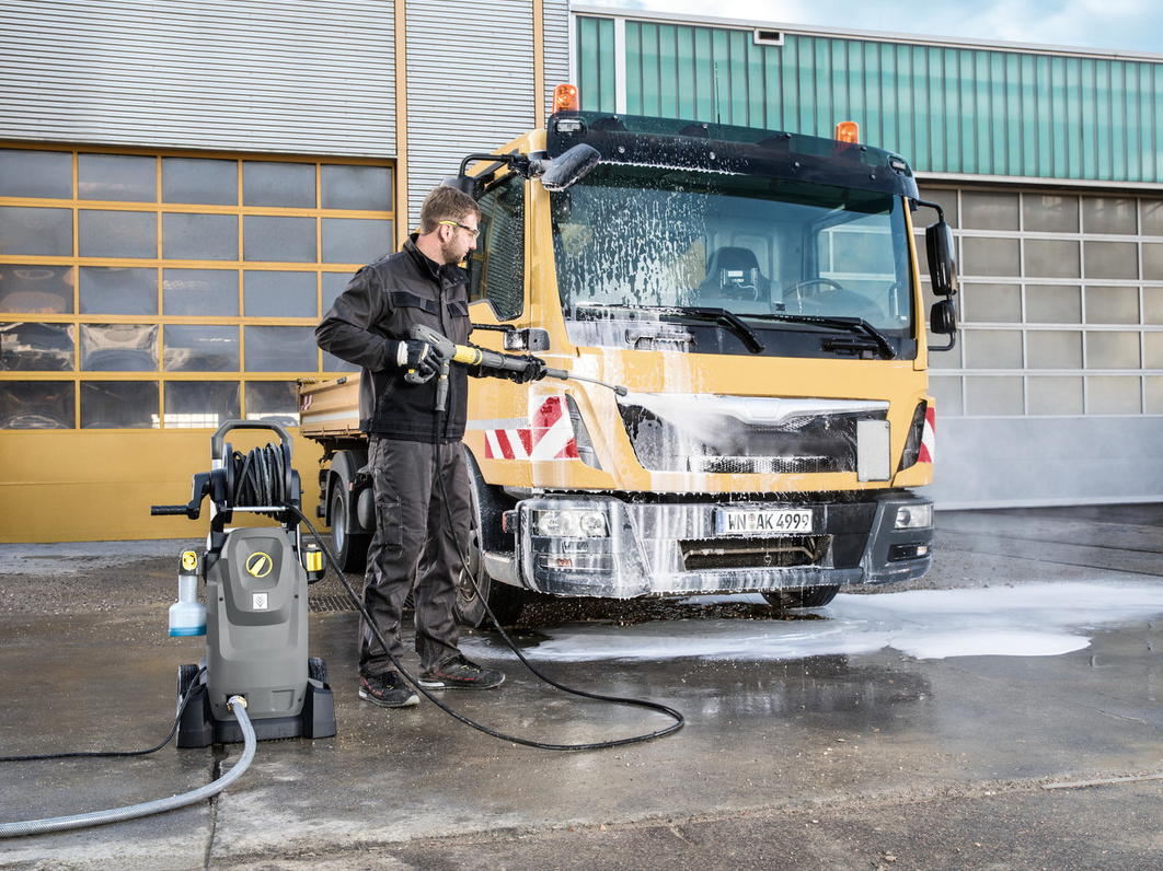 Karcher HD 8/18-4 M (1.524-970.0) có áp lực tới 270 bar