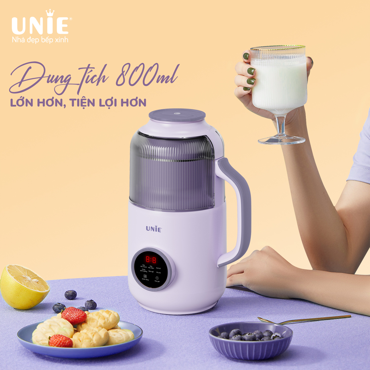 Máy làm sữa hạt mini UNIE UMB09 có dung tích 800ml