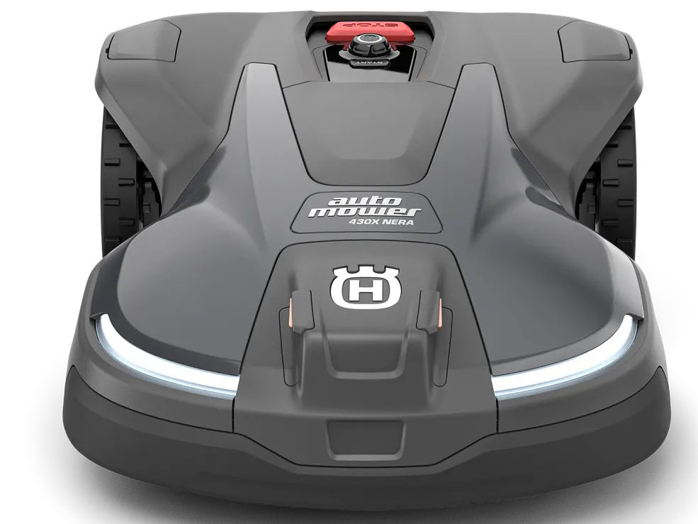 Robot cắt cỏ Husqvarna dễ dàng vượt qua các đoạn đường hẹp và gồ ghề