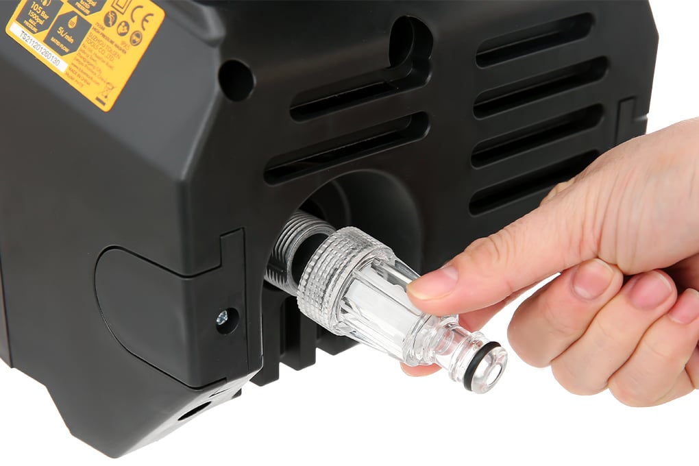 Tolsen 79588 dễ dàng lắp dây cấp nước