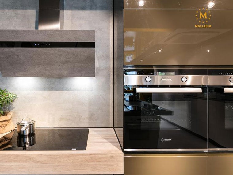 Lò nướng Malloca MOV-659S được trang bị bảng điều khiển điện tử kết hợp với núm vặn cơ học