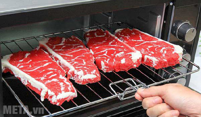 Lò nướng Sunhouse SHD4226 dùng để nướng thực phẩm