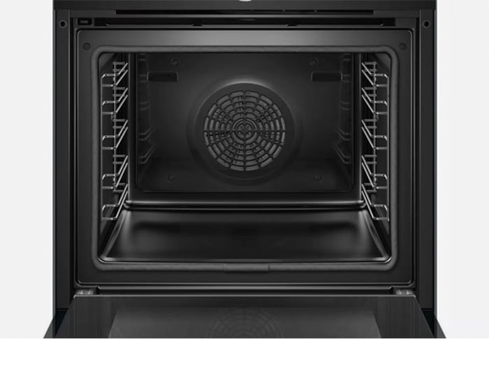 Phần khoang của lò nướng Bosch HBG675BB1 rộng rãi