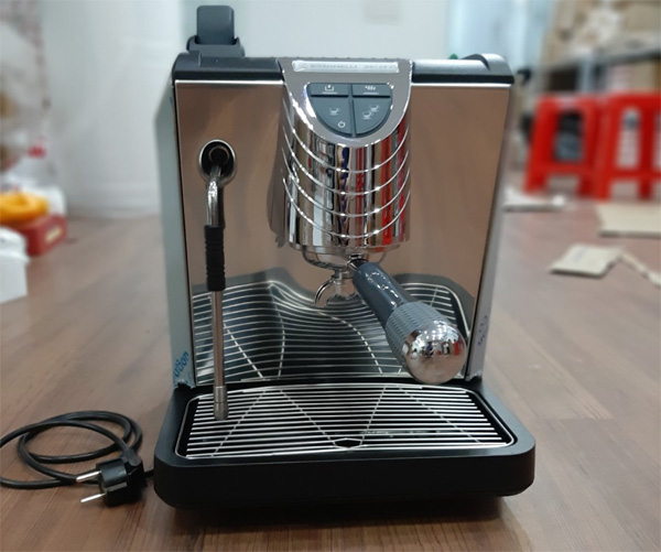 Hình ảnh máy pha cà phê dòng có bình nước trong máy