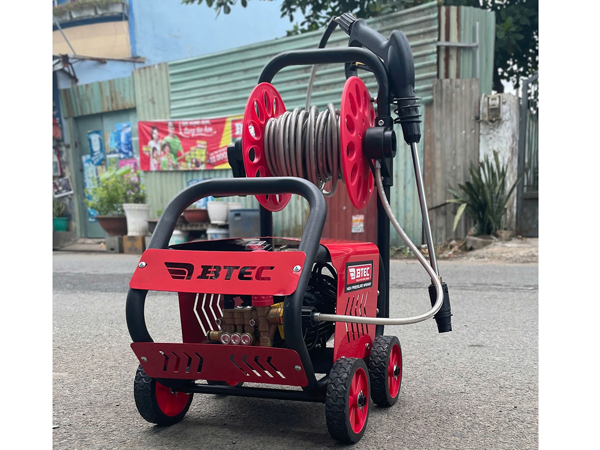 Máy rửa xe dùng rửa xe, sân vườn