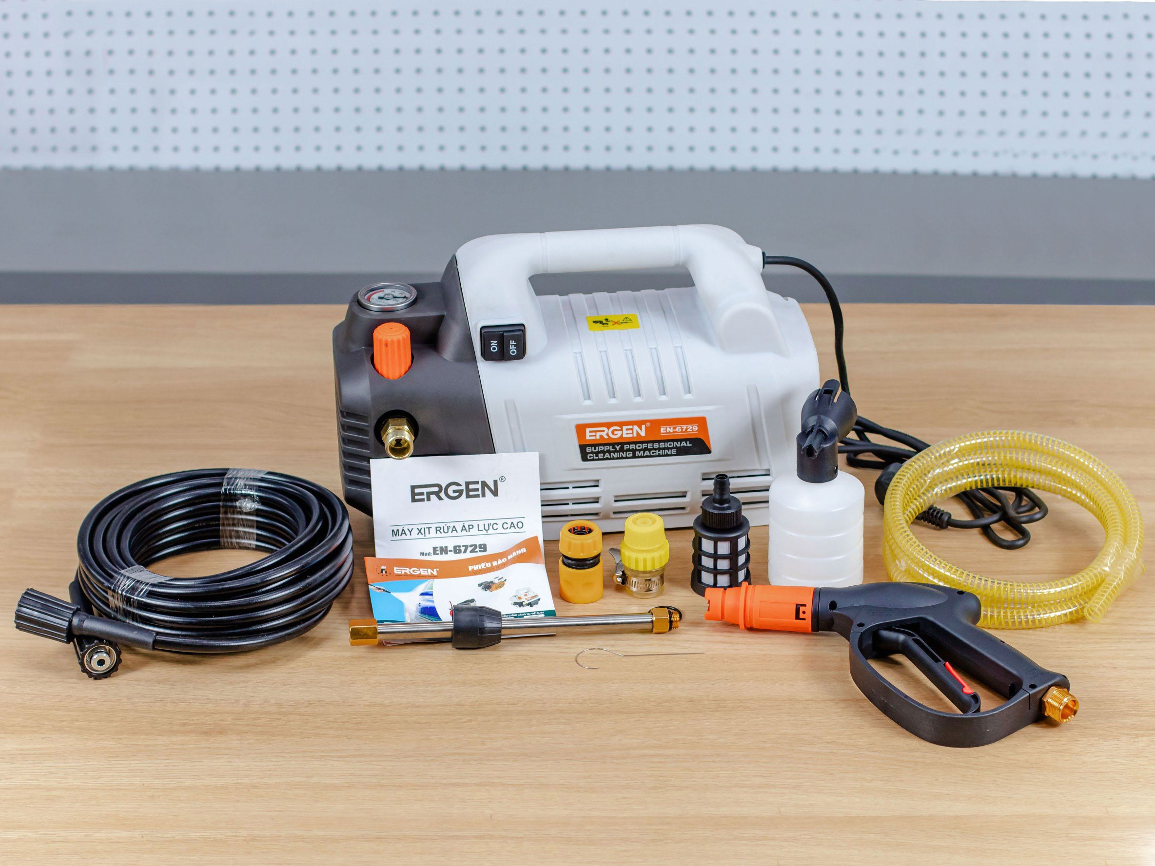 Ergen EN-6729 đi kèm nhiều phụ kiện