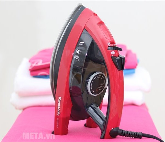 Bàn là hơi nước Panasonic PABU-NI-W410TSRRA được thiết kế tiện lợi