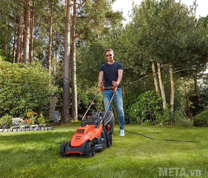 Máy cắt cỏ đẩy tay Black&Decker BEMW461BH có khả năng vận hành với công suất mạnh mẽ