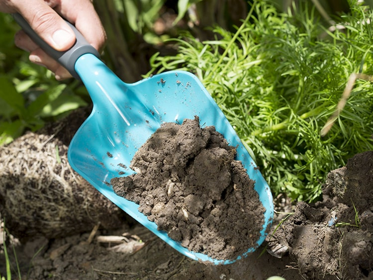 Xẻng làm vườn Gardena có tay cầm bằng nhựa