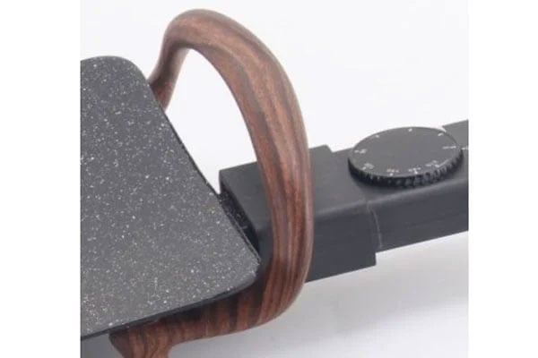 Bếp nướng điện vân đá Nagakawa NAG3103 được trang bị công suất vận hành là 1.500W giúp làm nóng bề mặt nhanh từ 20 độ lên 250 độ C