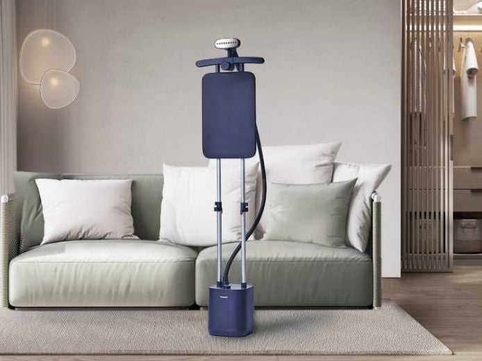 Bàn ủi hơi nước đứng Panasonic NI-GWG085ARA