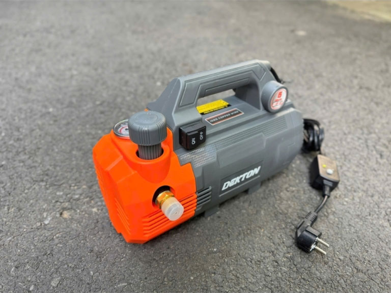 Máy xịt rửa chỉnh áp Dekton có núm vặn chỉnh áp lực