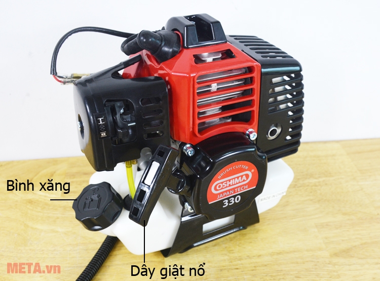 Bình xăng của máy cắt cỏ cầm tay Oshima 330 có dung tích 0,8 lít