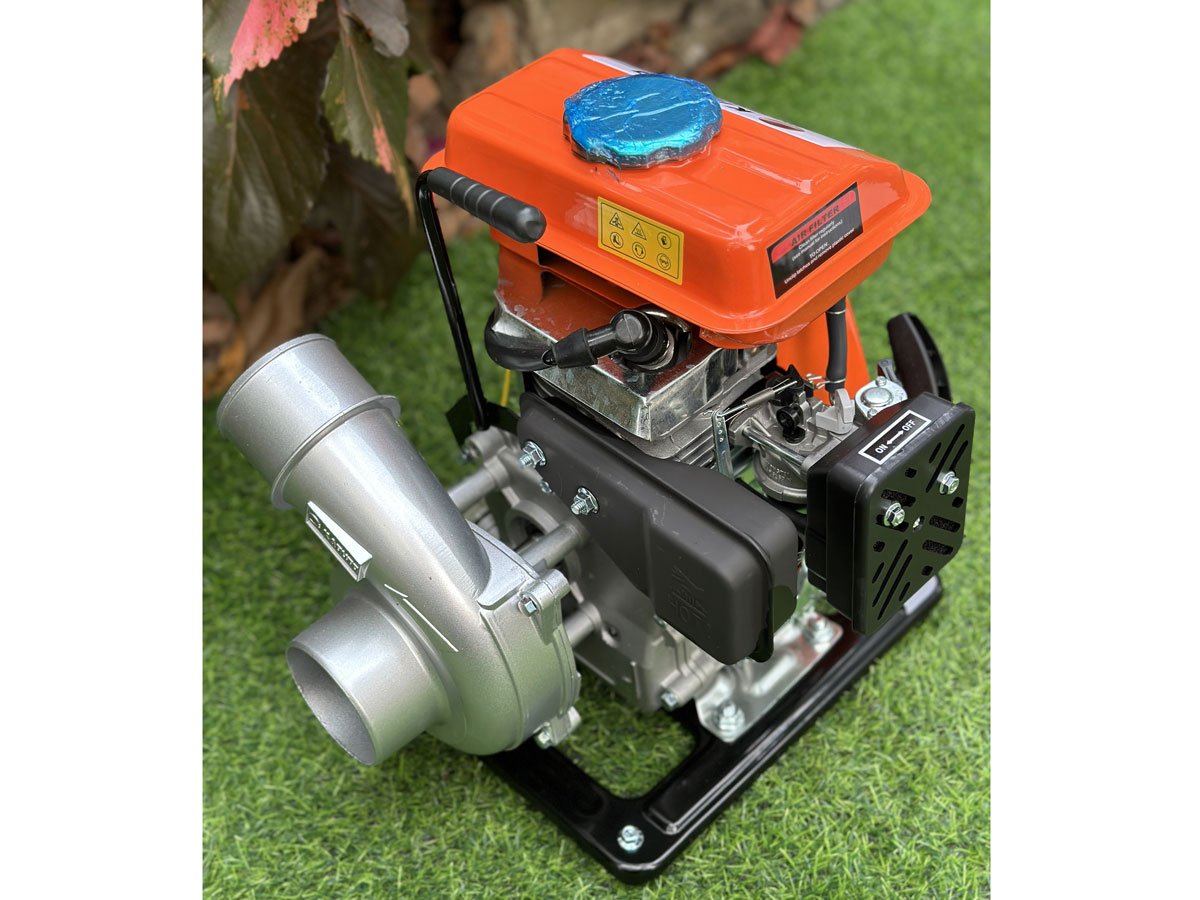 Kabuto KBT76M có bình xăng 1.4 lít