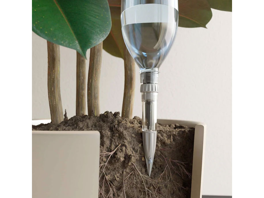 Claber 8052 sẽ cắm xuống chậu cây để tưới nhỏ giọt