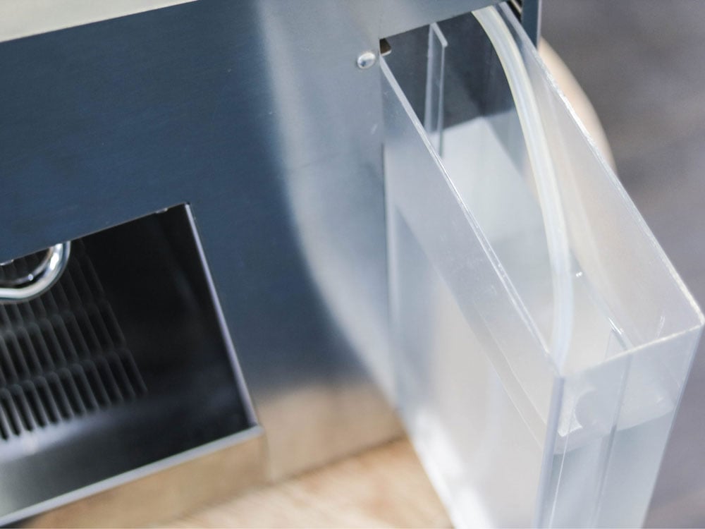 Bình nước bằng nhựa